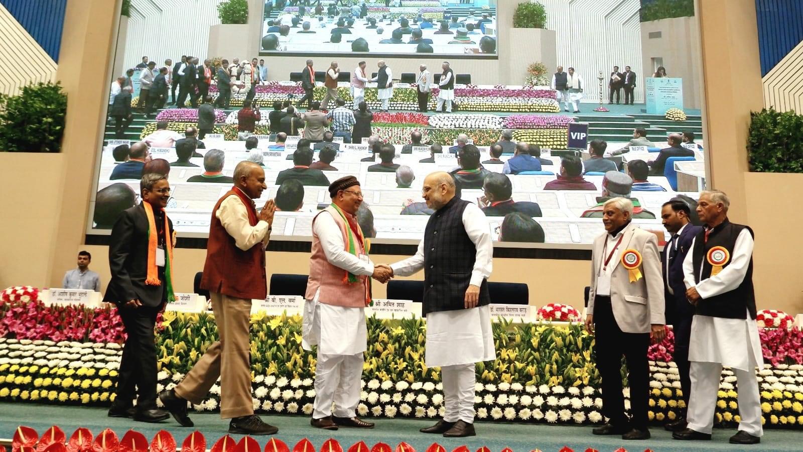 Union Home Minister Shri Amit Shah presenting award to PUCB