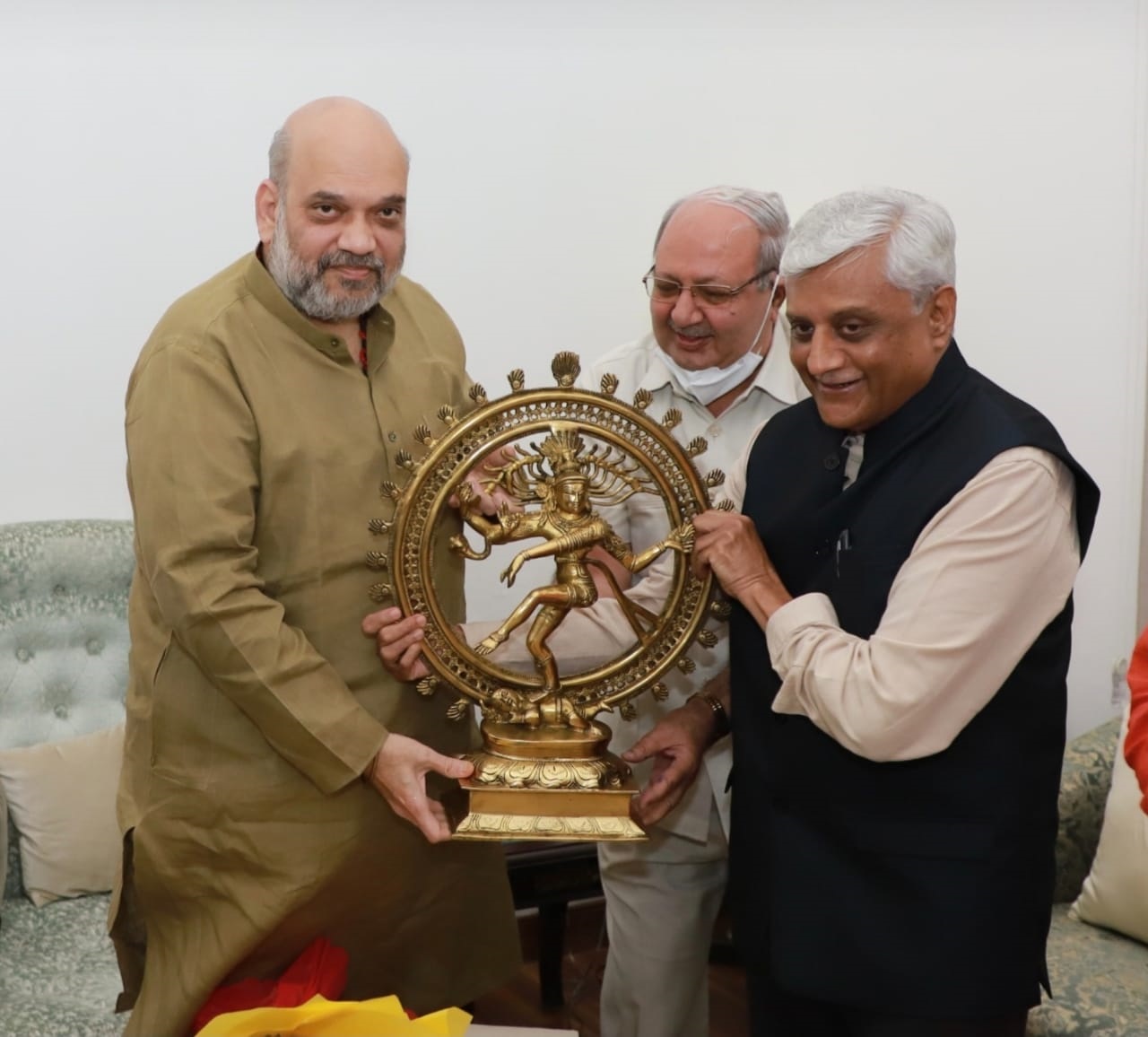 Bank leadership team receiving award at national event